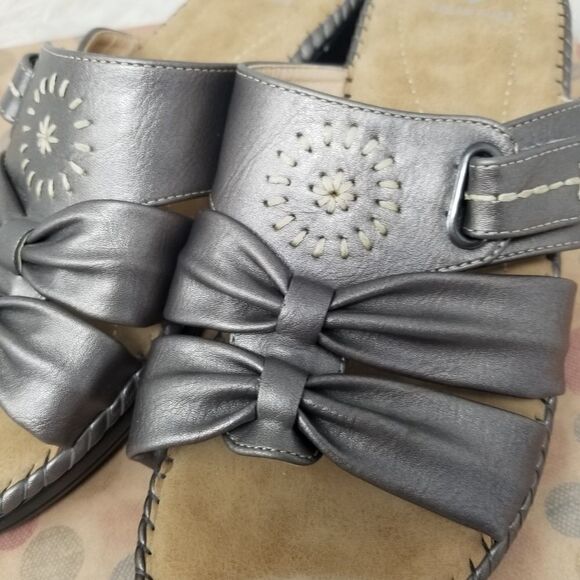 Dream Pairs Slip On Shoes. Size 8 - Picture 4 of 7